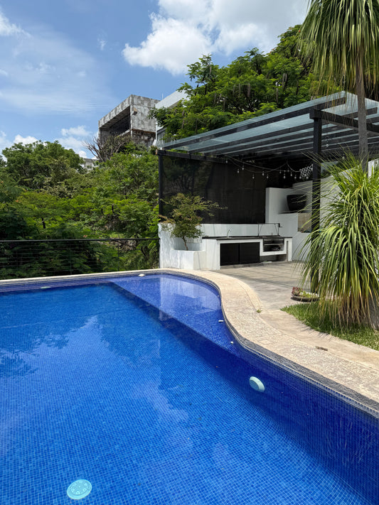 Casa en las cañadas frente a campo
