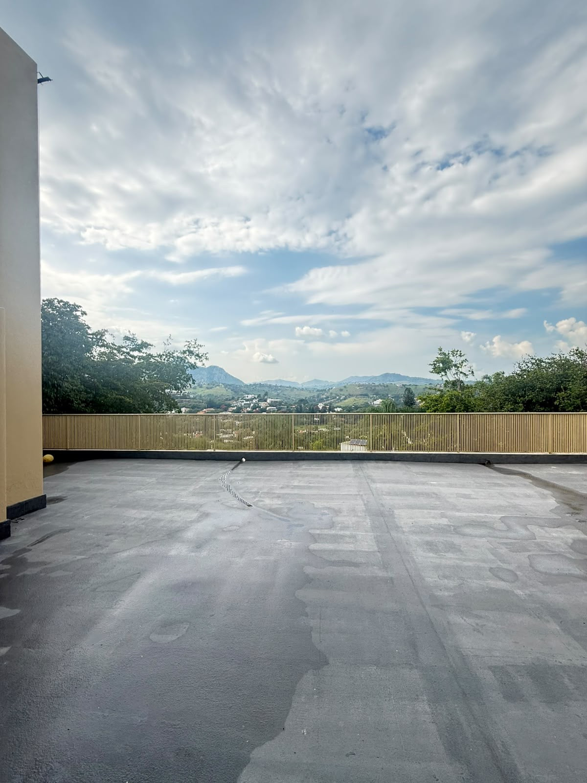 Residencia con alberca en las cañadas