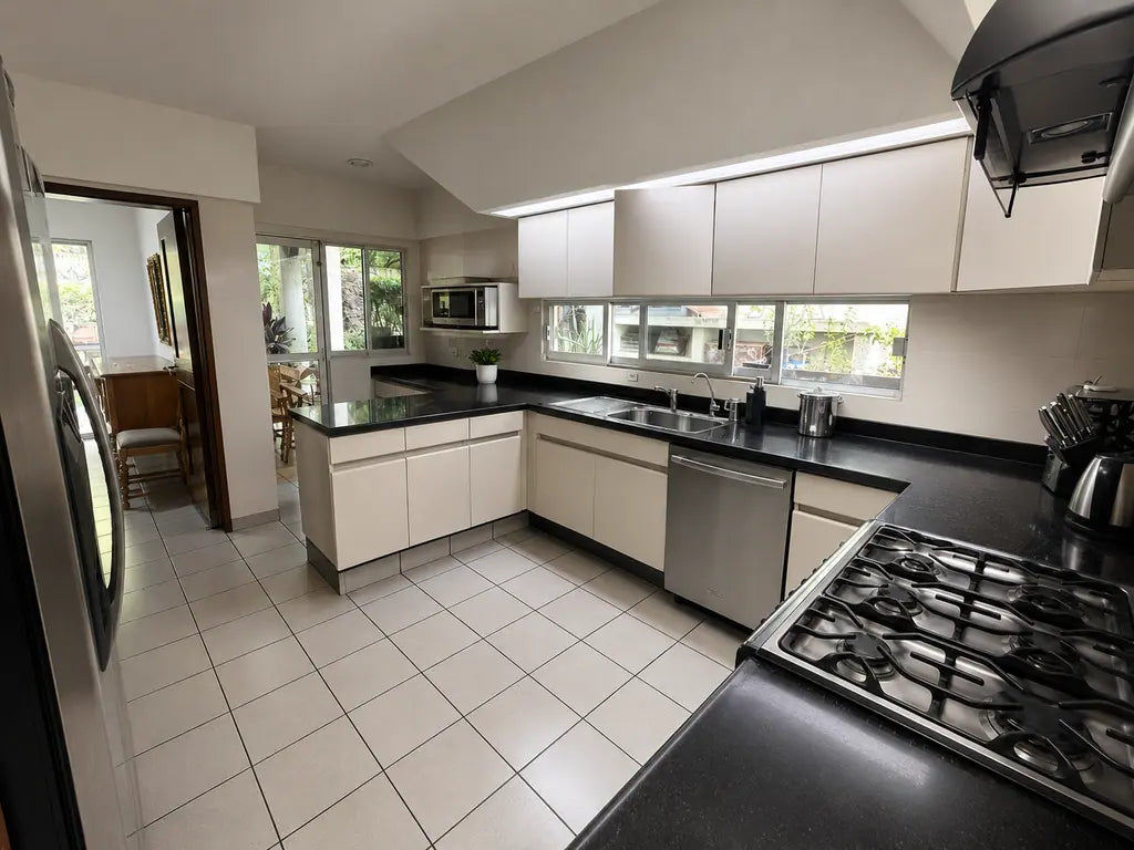 Casa a precio de oportunidad en las cañadas country club