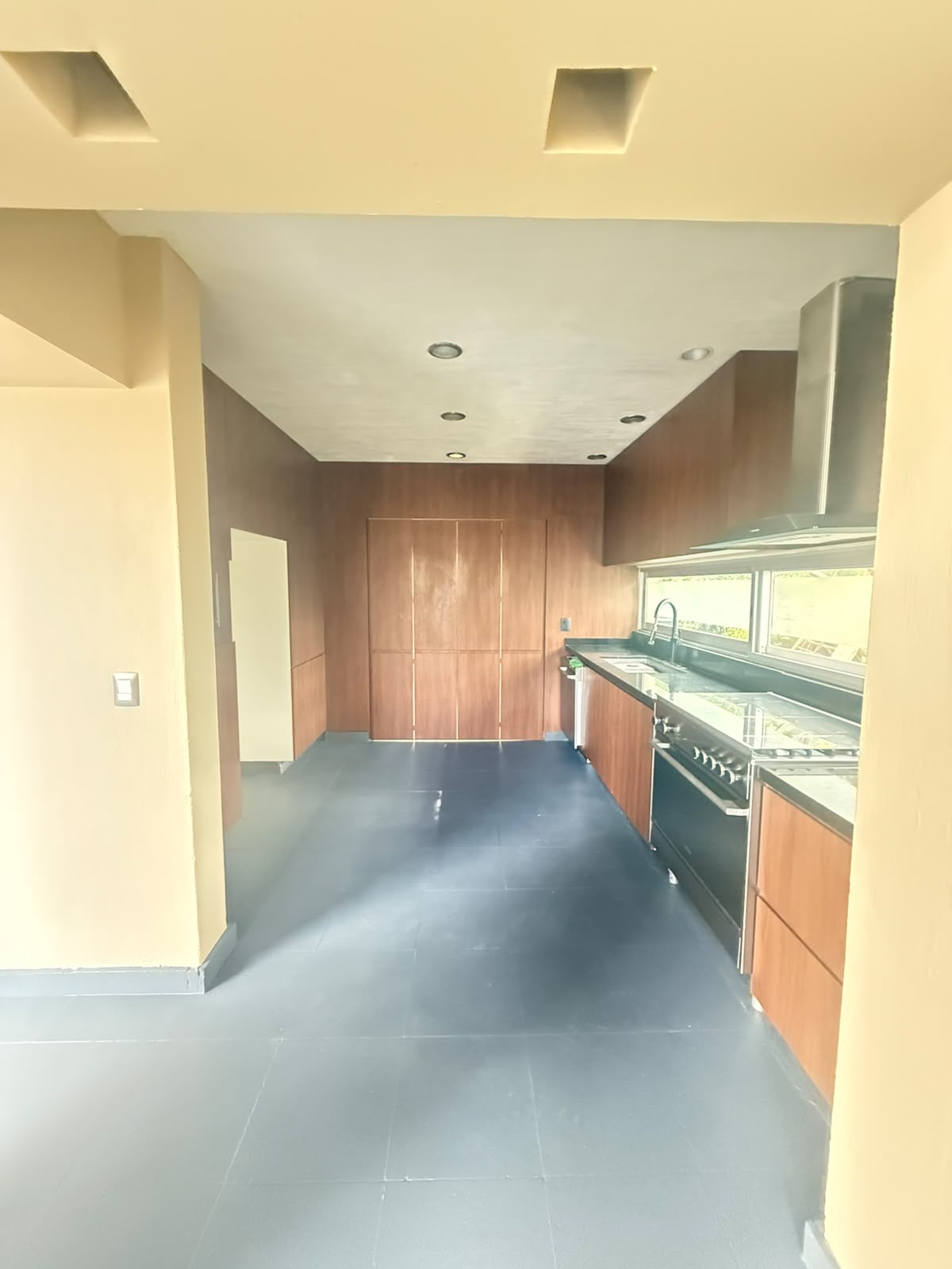 Residencia con alberca en las cañadas