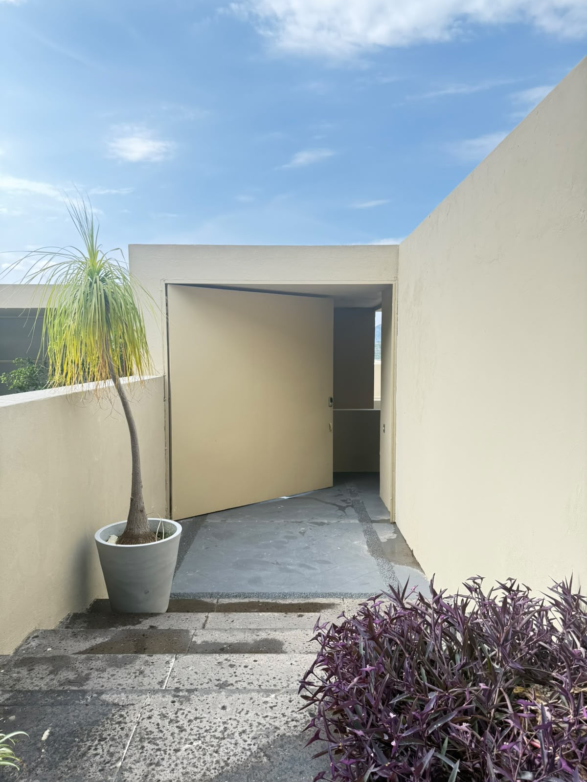 Residencia con alberca en las cañadas